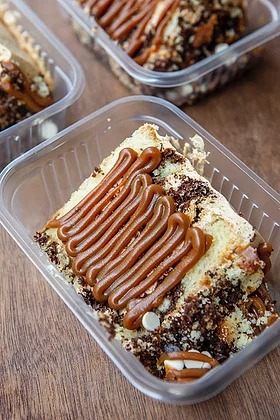 Caramel cake slice